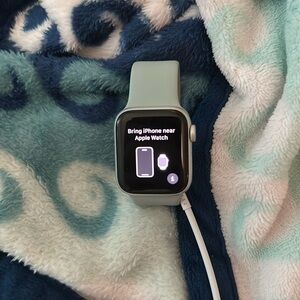 Apple watch SE with charger and bands